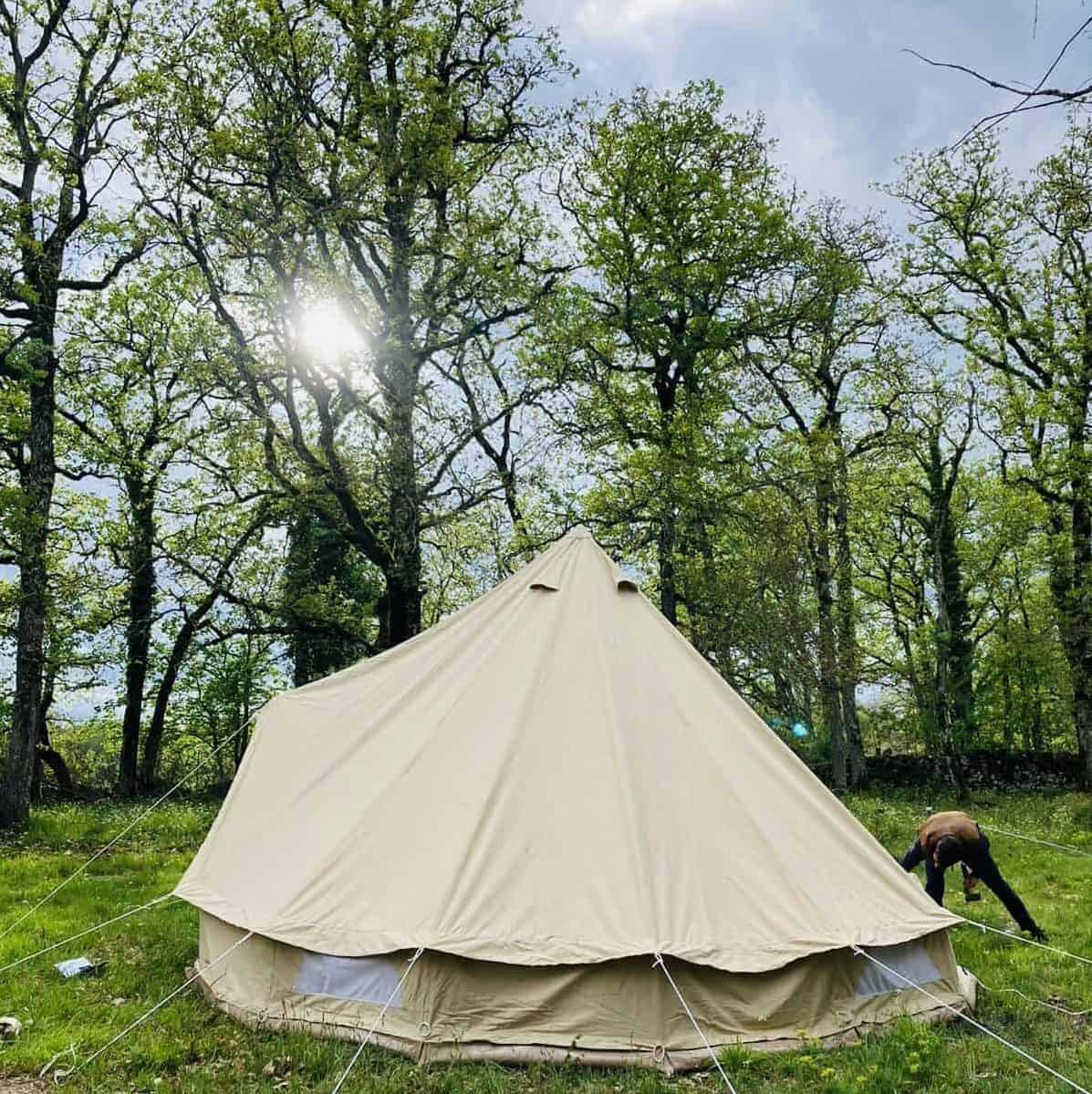 Tente montée lors des séjours nuits nomades - nomades des terres